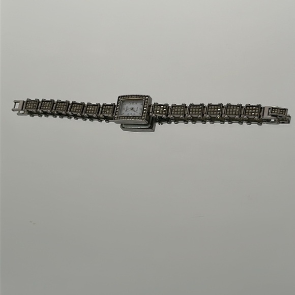 Main Line Time watch swarovski crystals - Picture 5 of 8